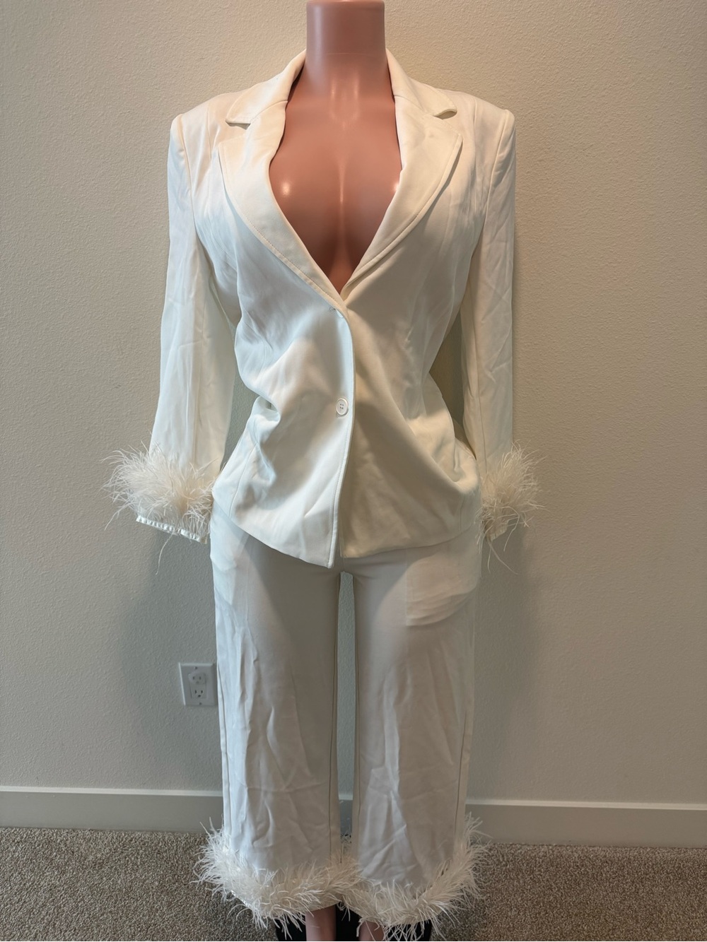 Ivory Feather-Trim Set - Picture 4 of 6